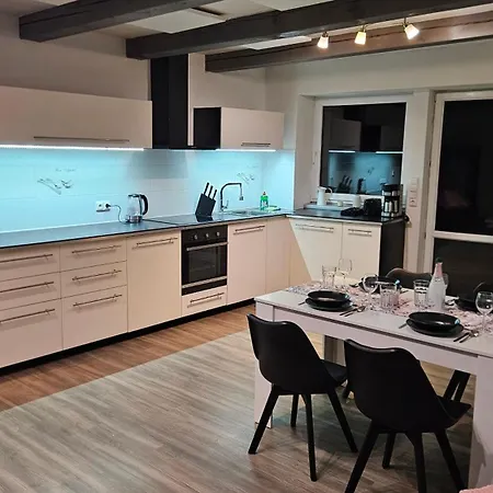 Feriehus Brno In 20 Min House With Pergola & Free Parking
