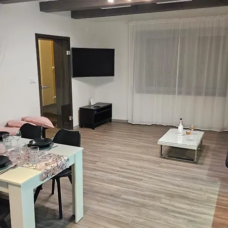 Brno In 20 Min House With Pergola & Free Parking Дом отдыха